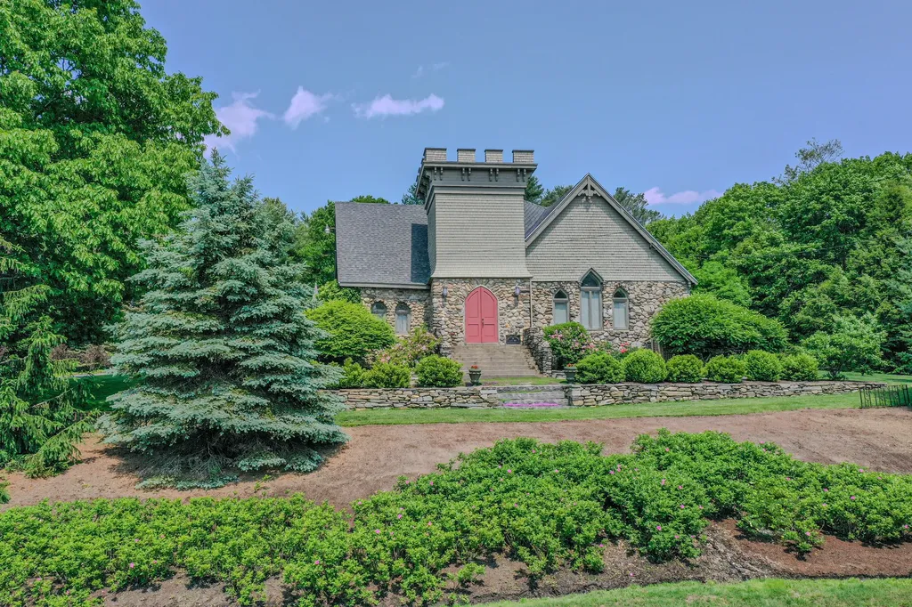 48 Old Searsport Avenue Belfast ME 04915
