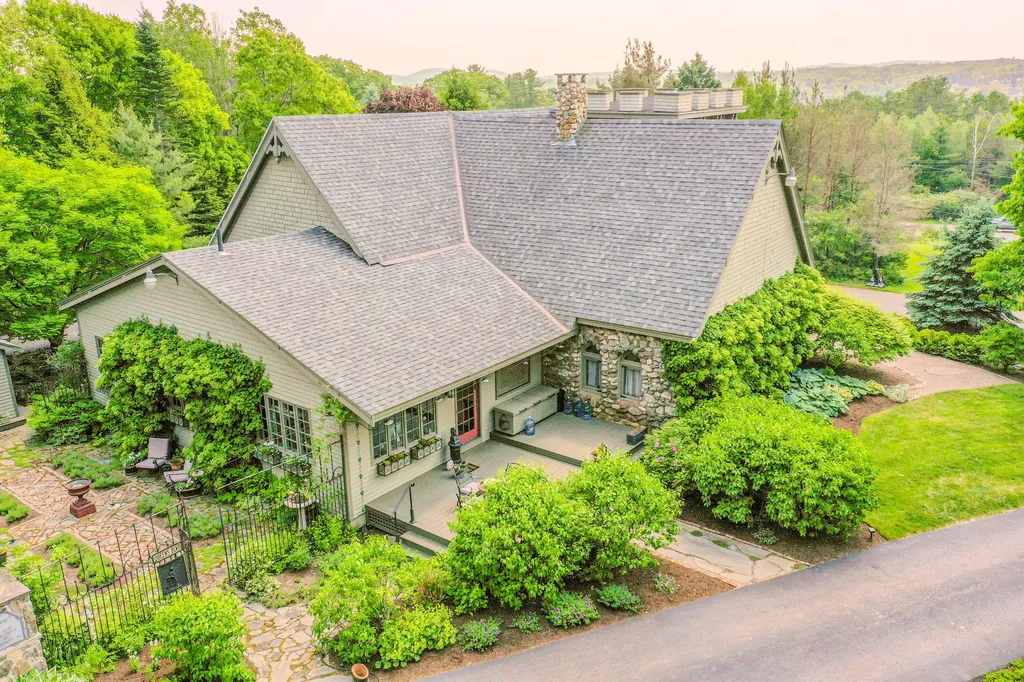 48 Old Searsport Avenue Belfast ME 04915