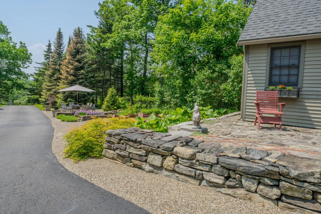 48 Old Searsport Avenue Belfast ME 04915