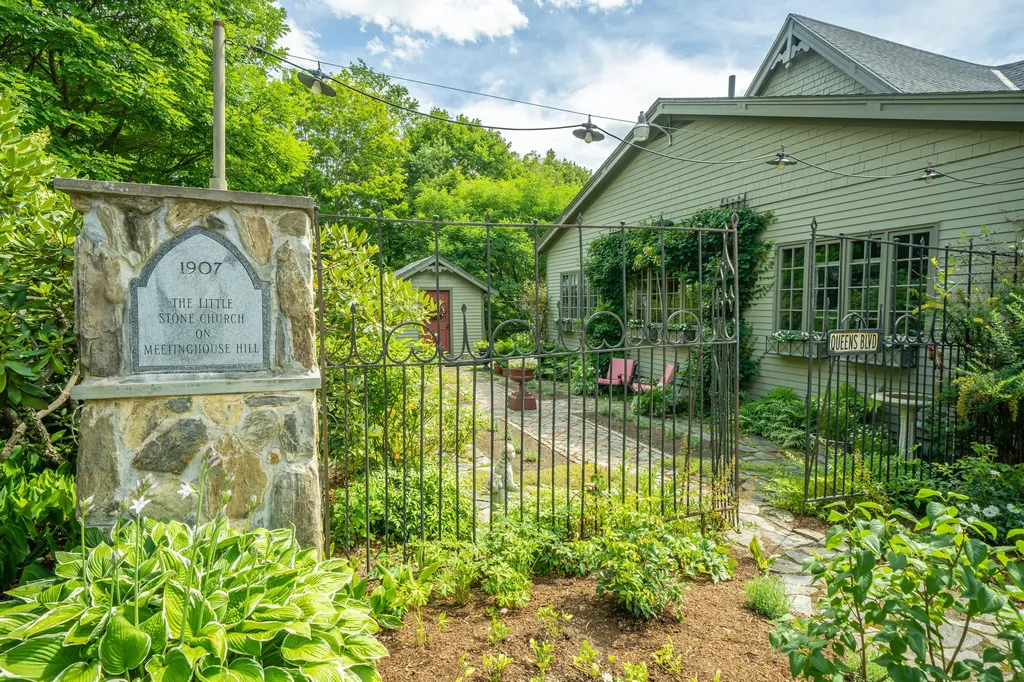 48 Old Searsport Avenue Belfast ME 04915