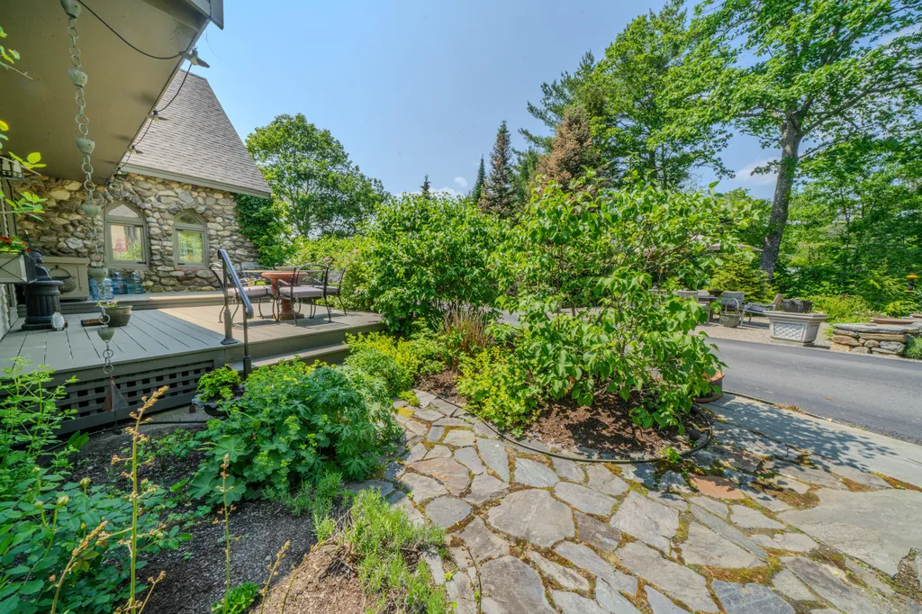48 Old Searsport Avenue Belfast ME 04915