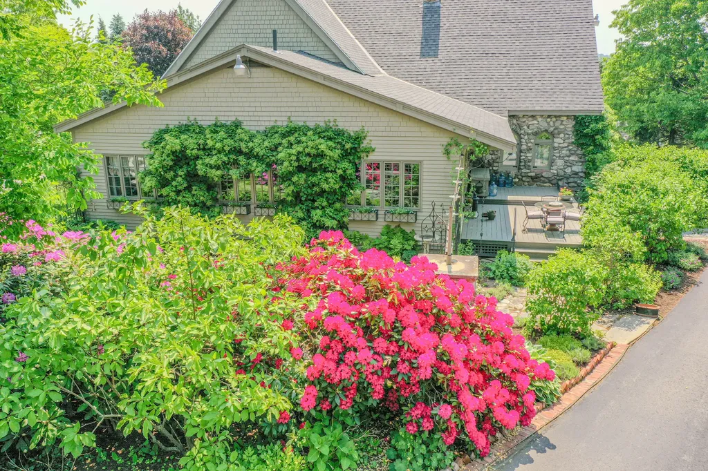 48 Old Searsport Avenue Belfast ME 04915