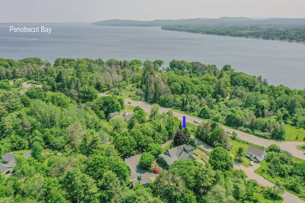 48 Old Searsport Avenue Belfast ME 04915