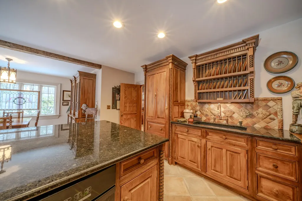 48 Old Searsport Avenue Belfast ME 04915