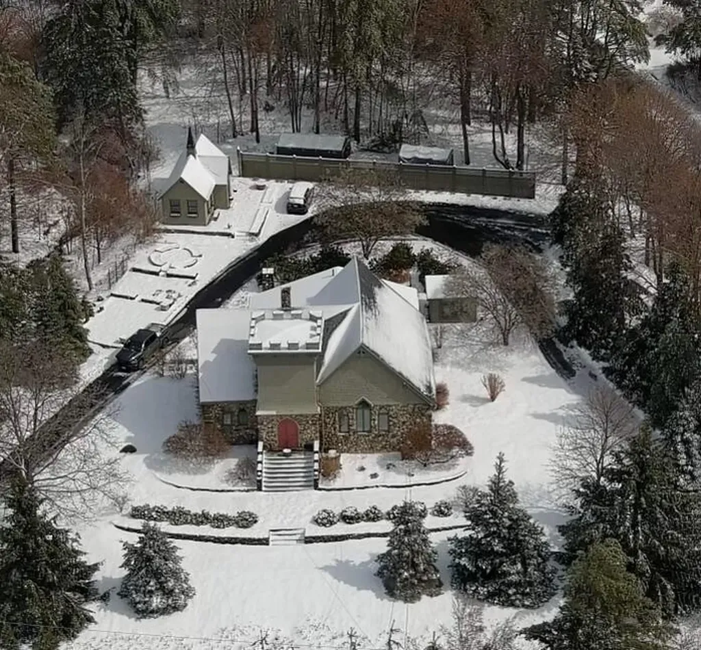 48 Old Searsport Avenue Belfast ME 04915