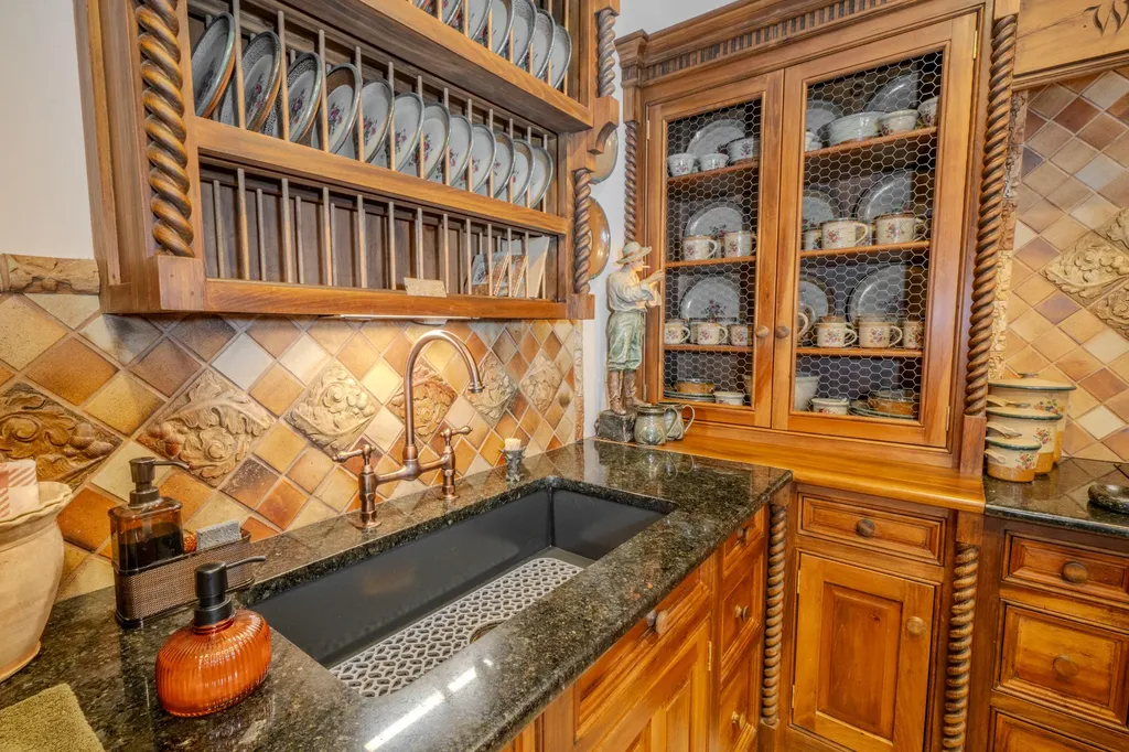 48 Old Searsport Avenue Belfast ME 04915