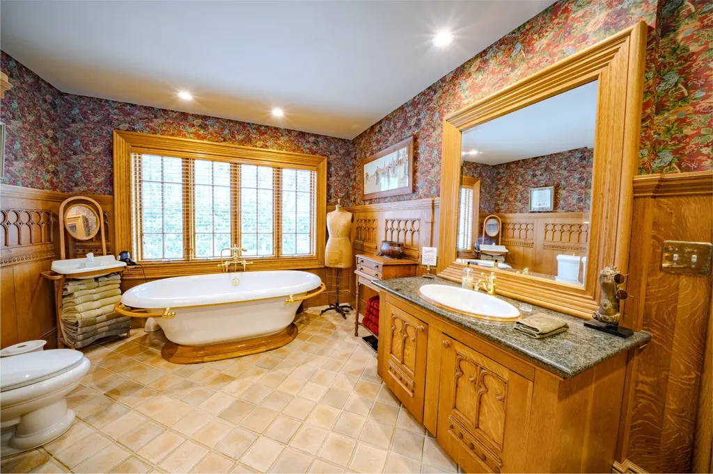48 Old Searsport Avenue Belfast ME 04915