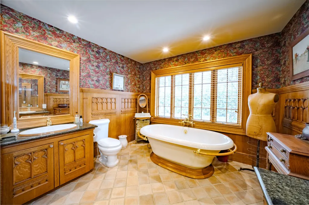 48 Old Searsport Avenue Belfast ME 04915
