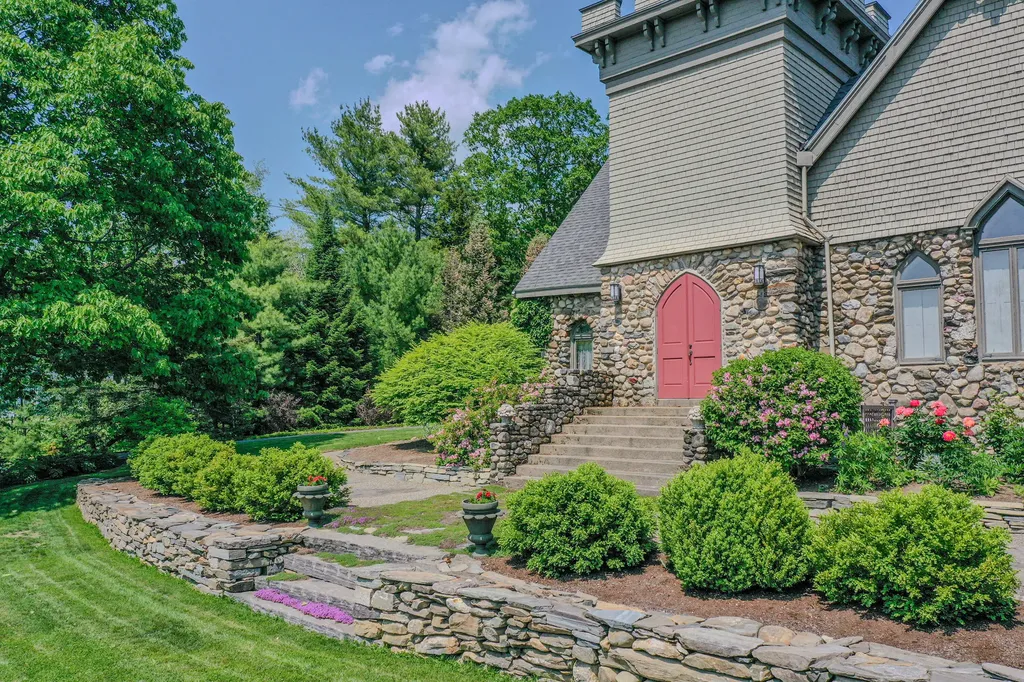 48 Old Searsport Avenue Belfast ME 04915