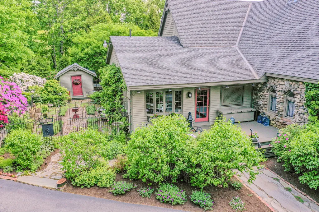 48 Old Searsport Avenue Belfast ME 04915