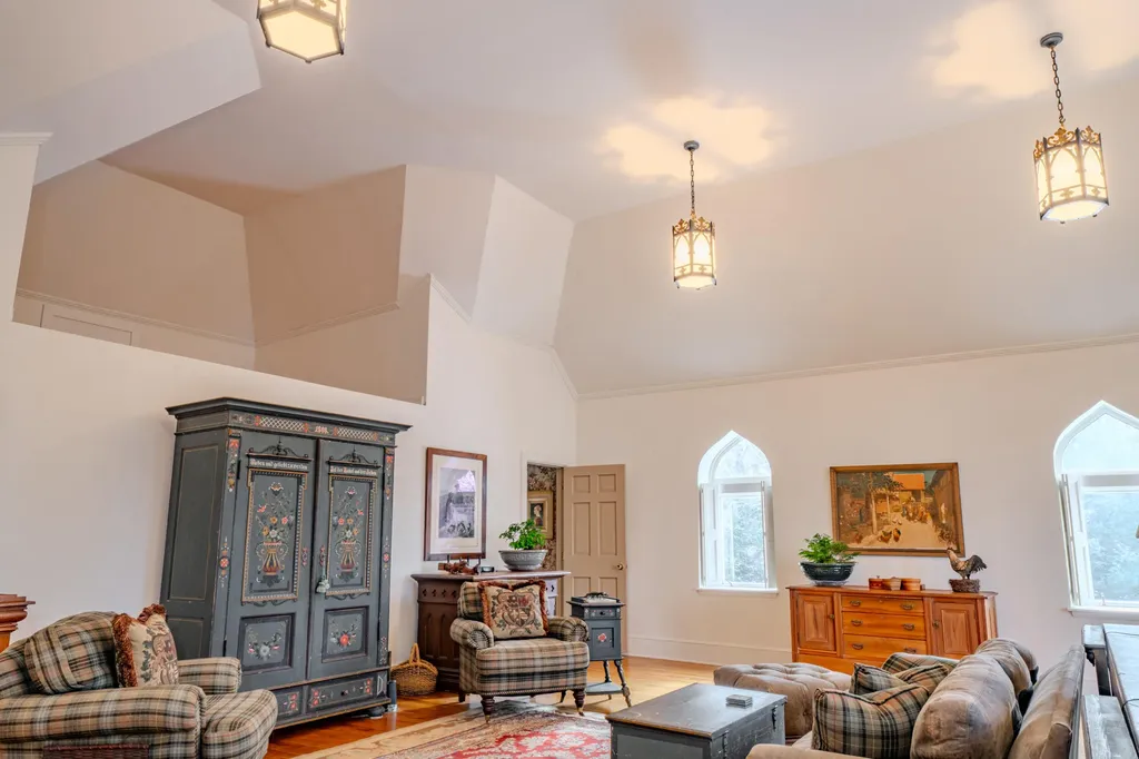48 Old Searsport Avenue Belfast ME 04915