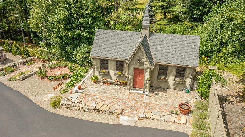 48 Old Searsport Avenue Belfast ME 04915