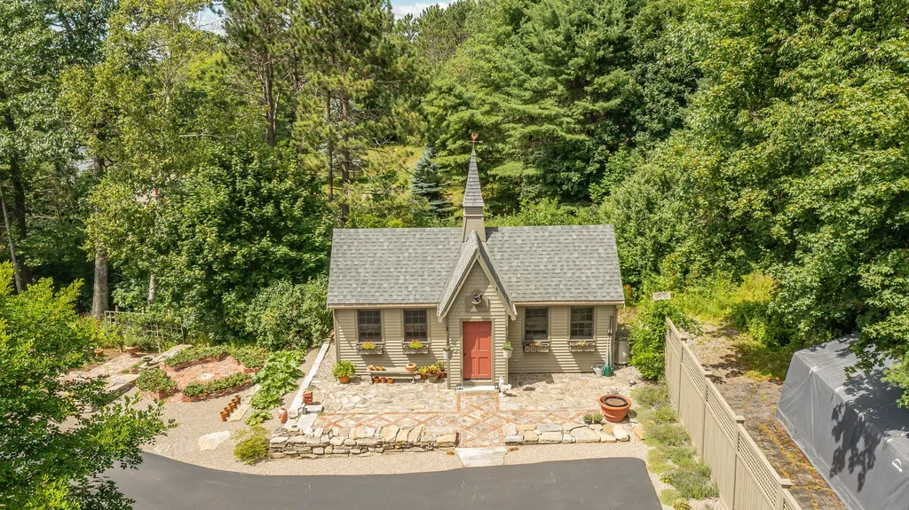 48 Old Searsport Avenue Belfast ME 04915