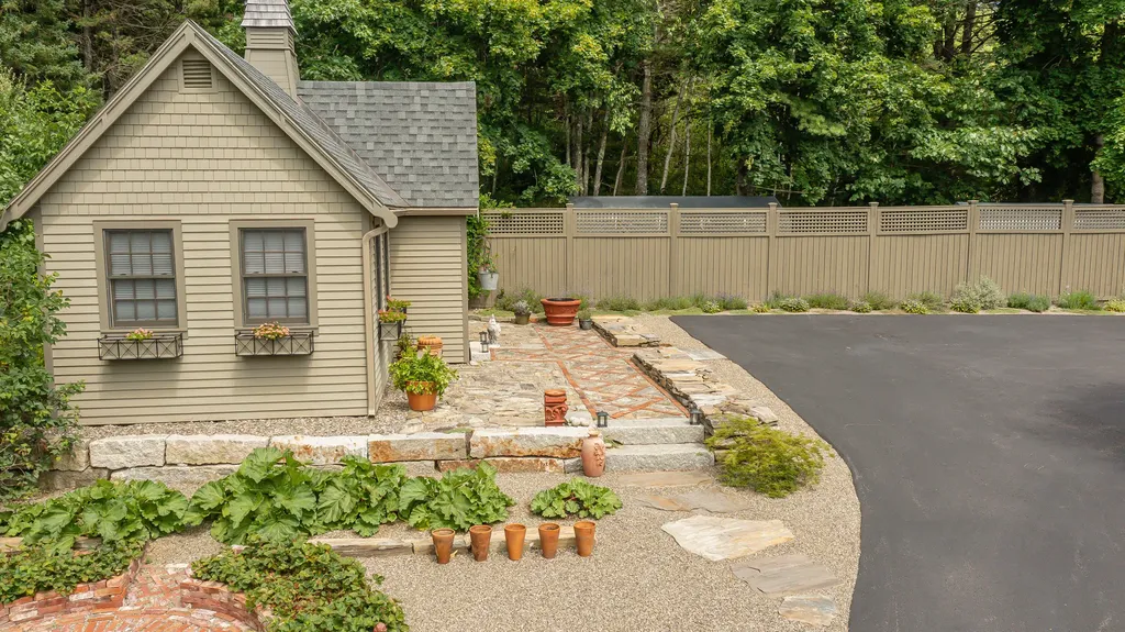 48 Old Searsport Avenue Belfast ME 04915