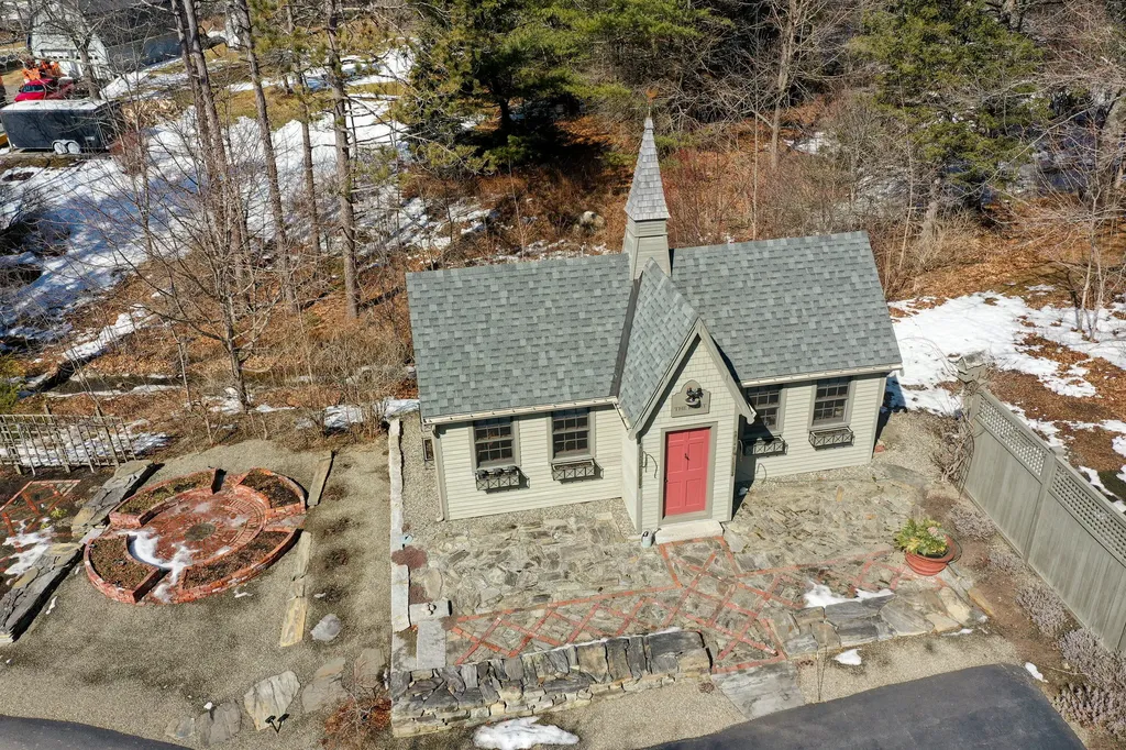 48 Old Searsport Avenue Belfast ME 04915