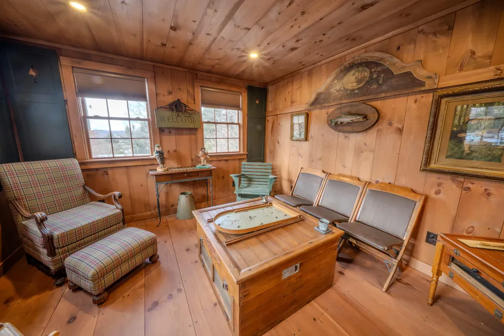 48 Old Searsport Avenue Belfast ME 04915