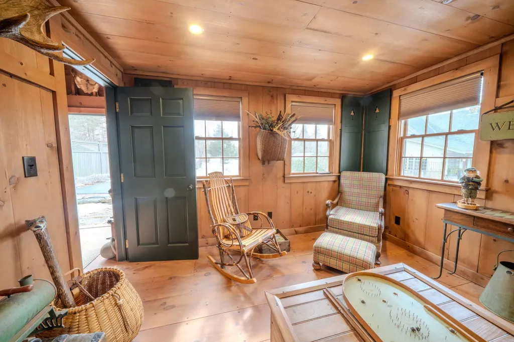 48 Old Searsport Avenue Belfast ME 04915