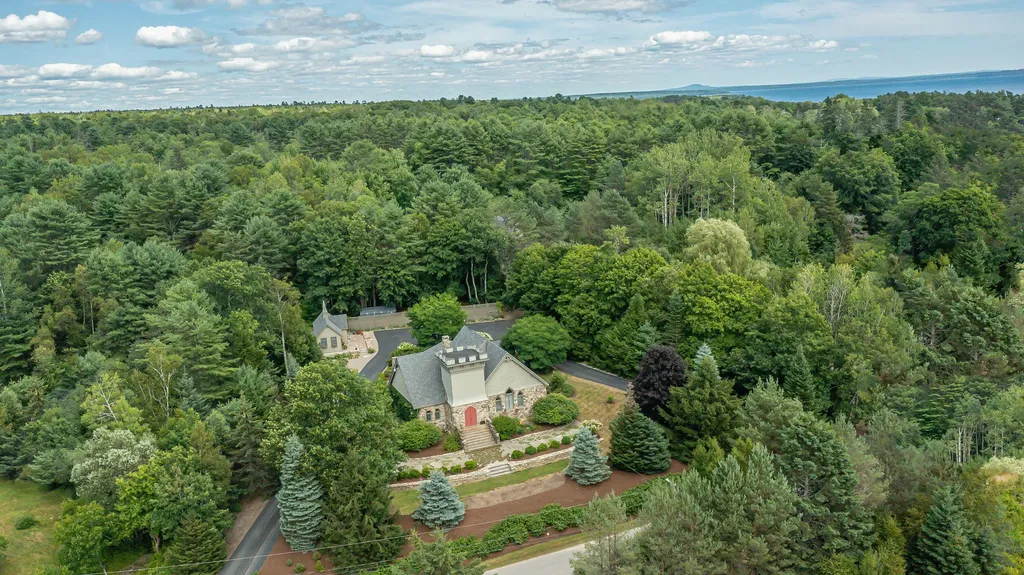 48 Old Searsport Avenue Belfast ME 04915