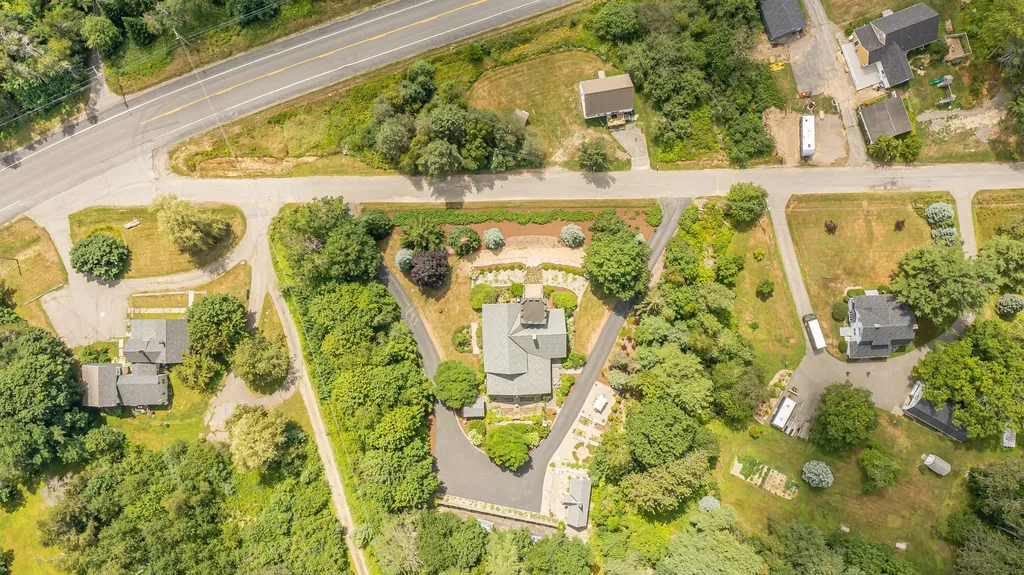 48 Old Searsport Avenue Belfast ME 04915