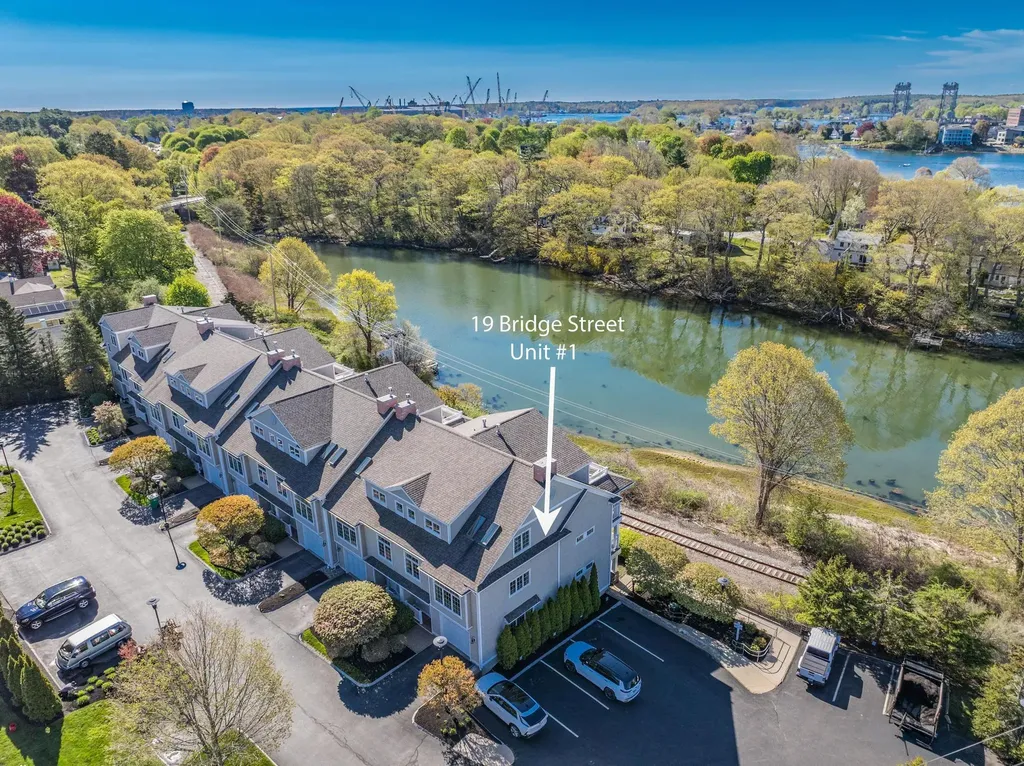 19 Bridge Street Kittery ME 03904