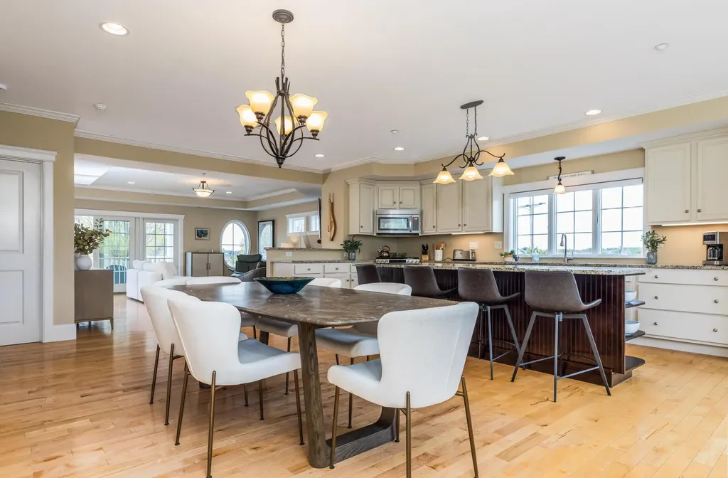 19 Bridge Street Kittery ME 03904