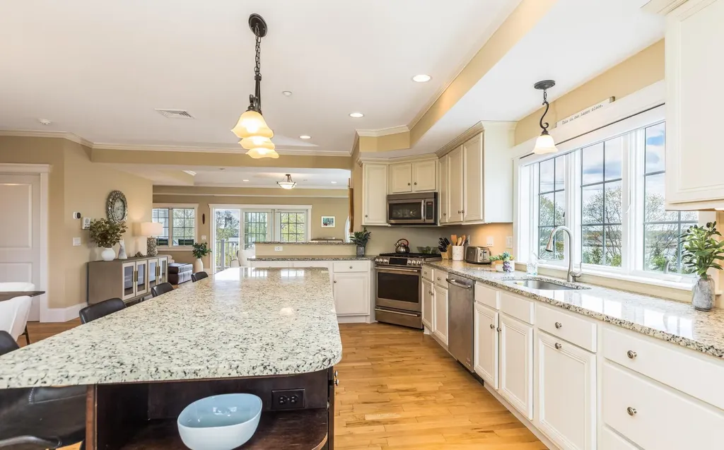 19 Bridge Street Kittery ME 03904