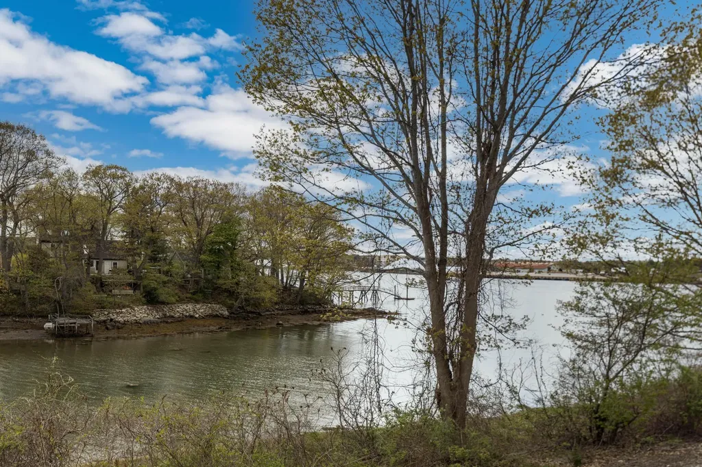 19 Bridge Street Kittery ME 03904