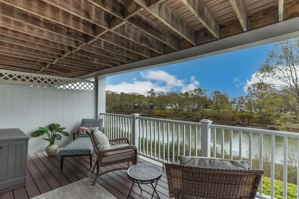 19 Bridge Street Kittery ME 03904