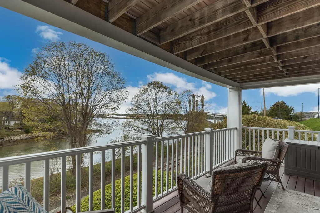 19 Bridge Street Kittery ME 03904