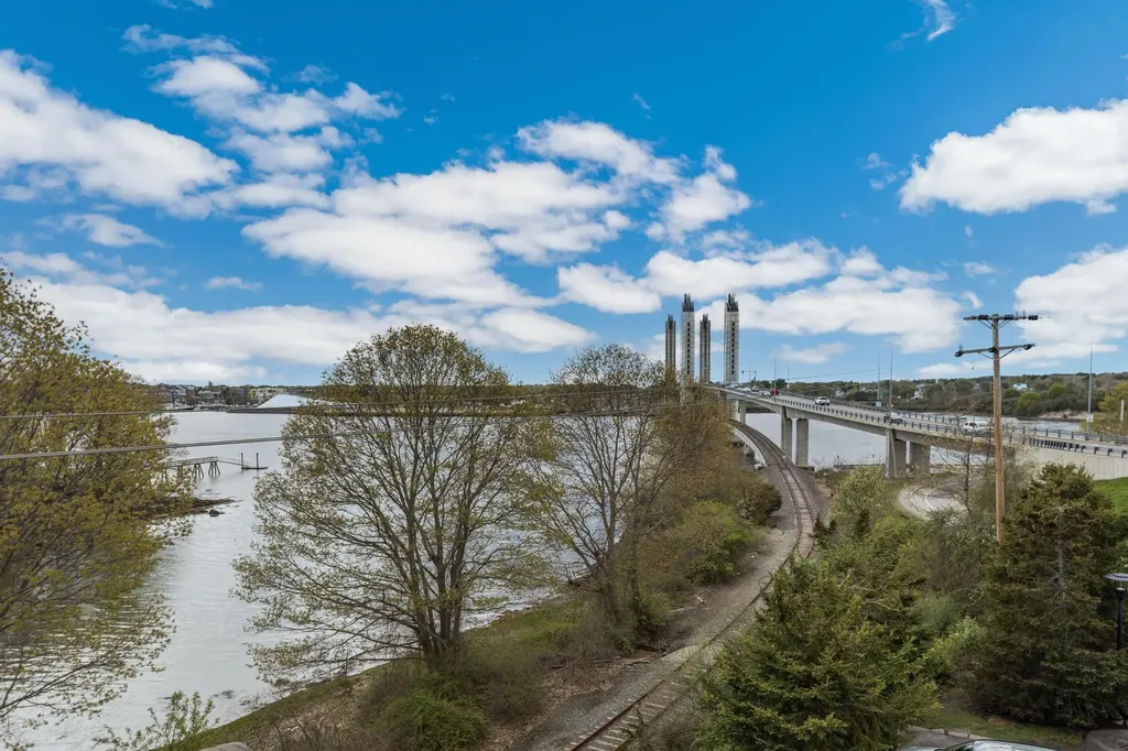 19 Bridge Street Kittery ME 03904