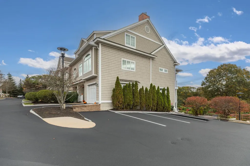 19 Bridge Street Kittery ME 03904