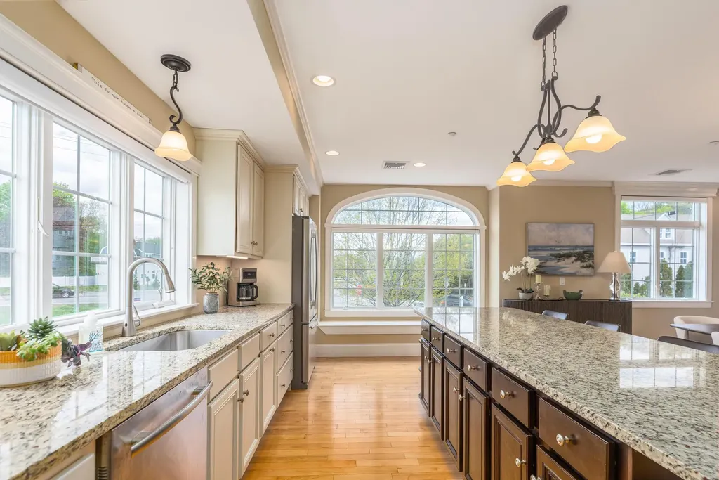 19 Bridge Street Kittery ME 03904
