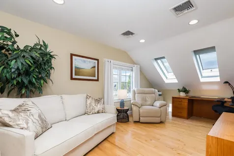 19 Bridge Street Kittery ME 03904
