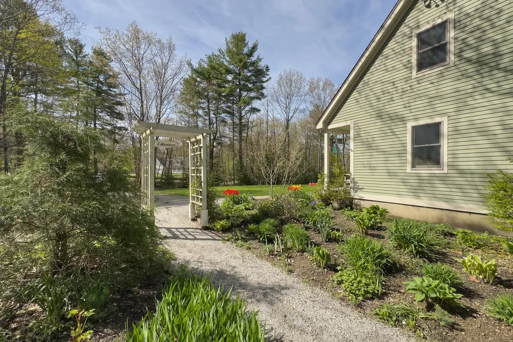 21 Nobleboro Woods Road Nobleboro ME 04555