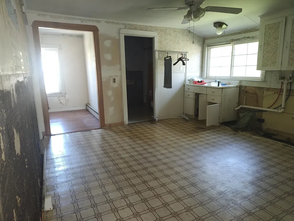 148 Broad Street Auburn ME 04210