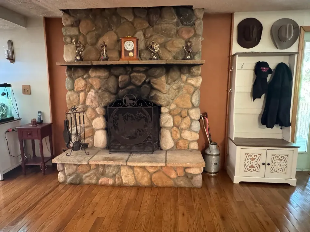 37 Clarks Lane West Gardiner ME 04345