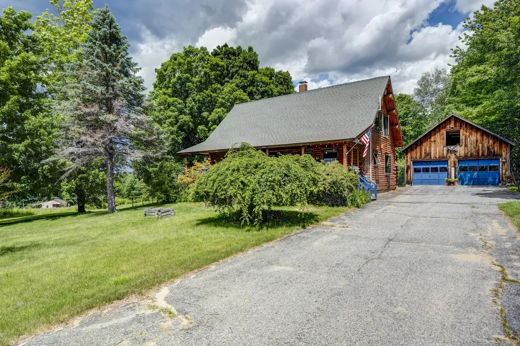 60 Brett Hill Road Paris ME 04281