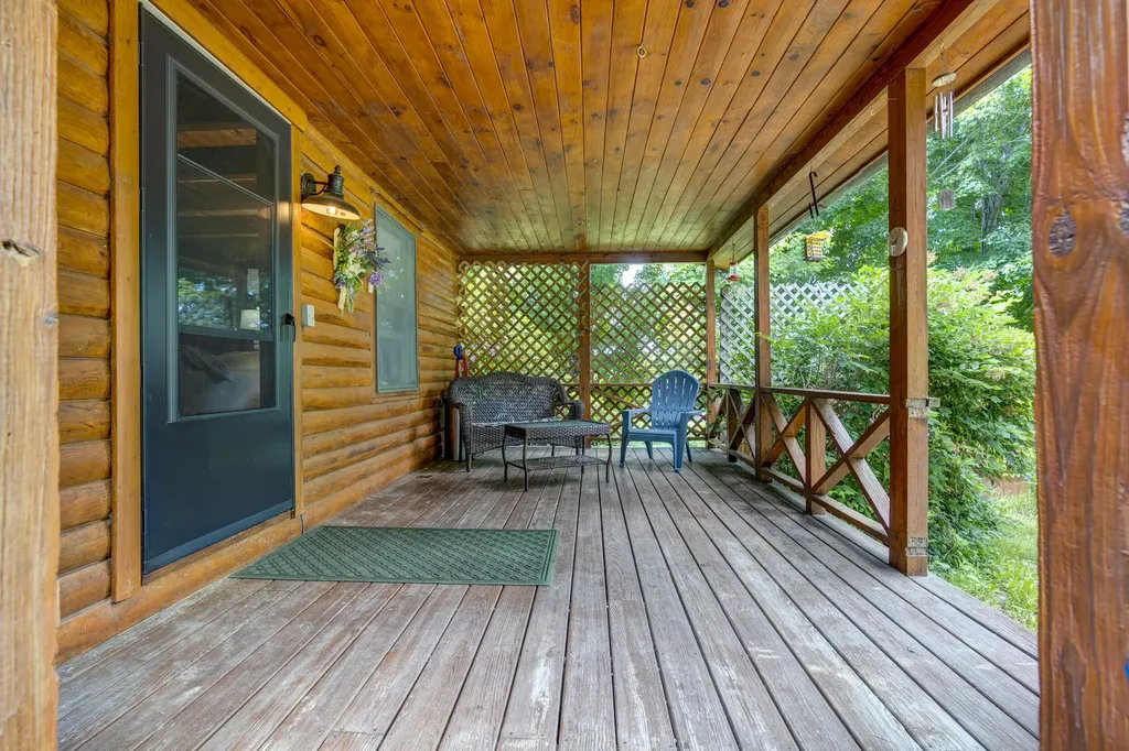 60 Brett Hill Road Paris ME 04281