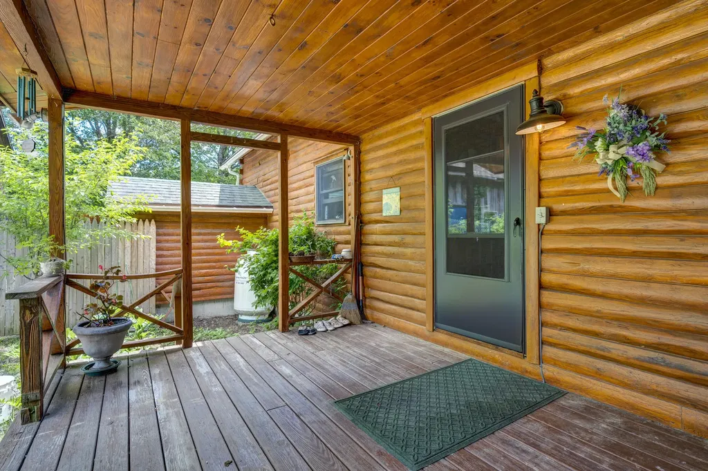 60 Brett Hill Road Paris ME 04281