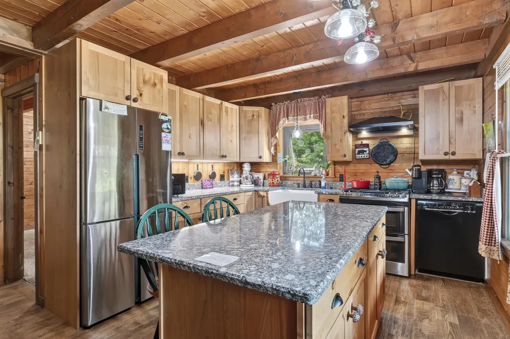 60 Brett Hill Road Paris ME 04281