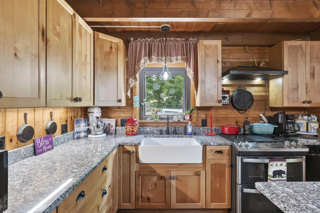 60 Brett Hill Road Paris ME 04281