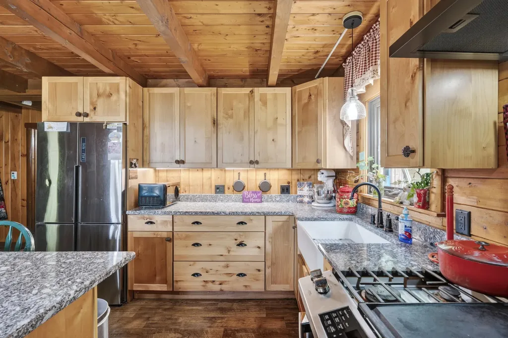 60 Brett Hill Road Paris ME 04281