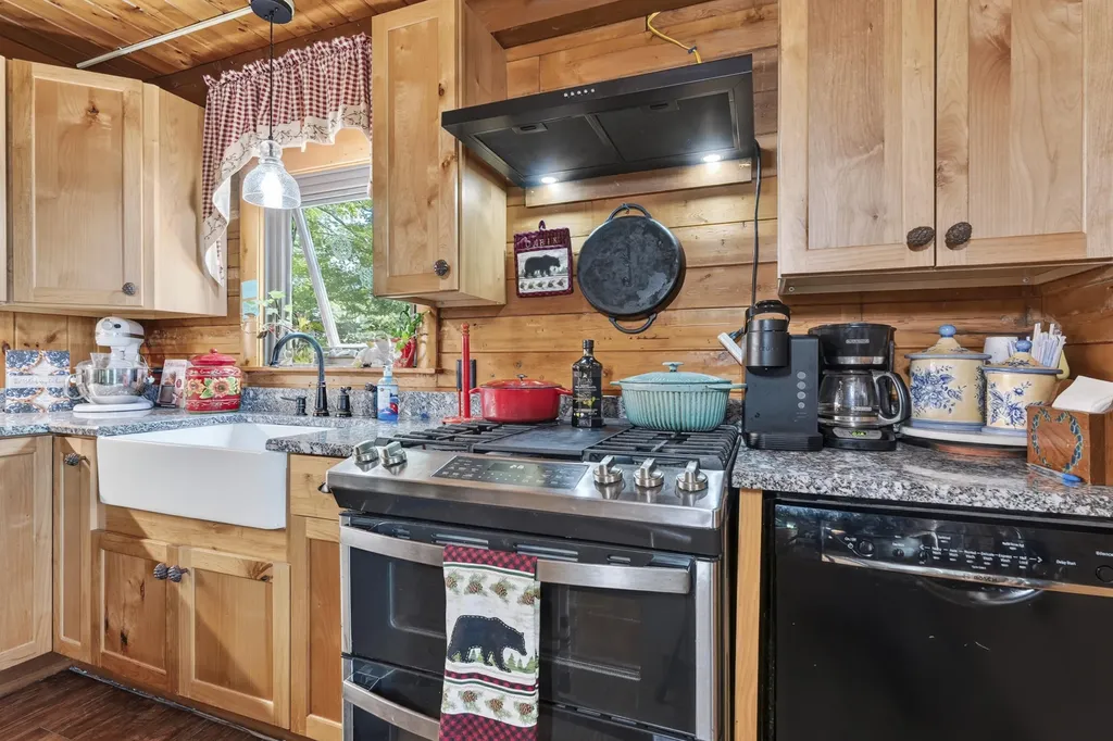 60 Brett Hill Road Paris ME 04281