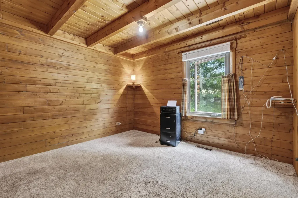 60 Brett Hill Road Paris ME 04281