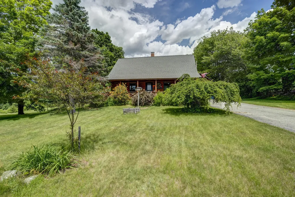 60 Brett Hill Road Paris ME 04281
