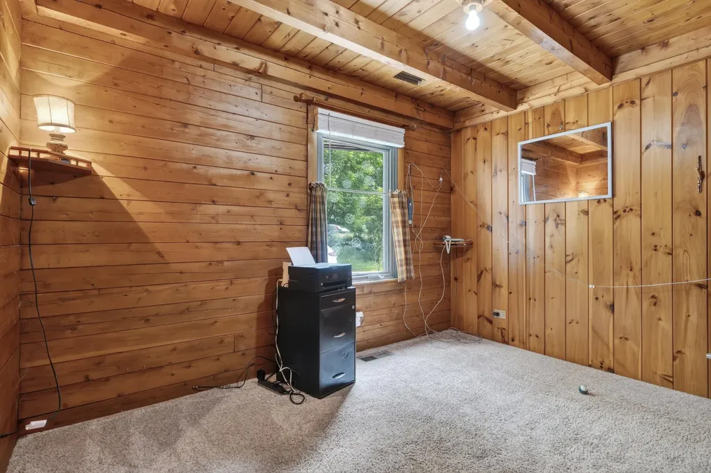60 Brett Hill Road Paris ME 04281