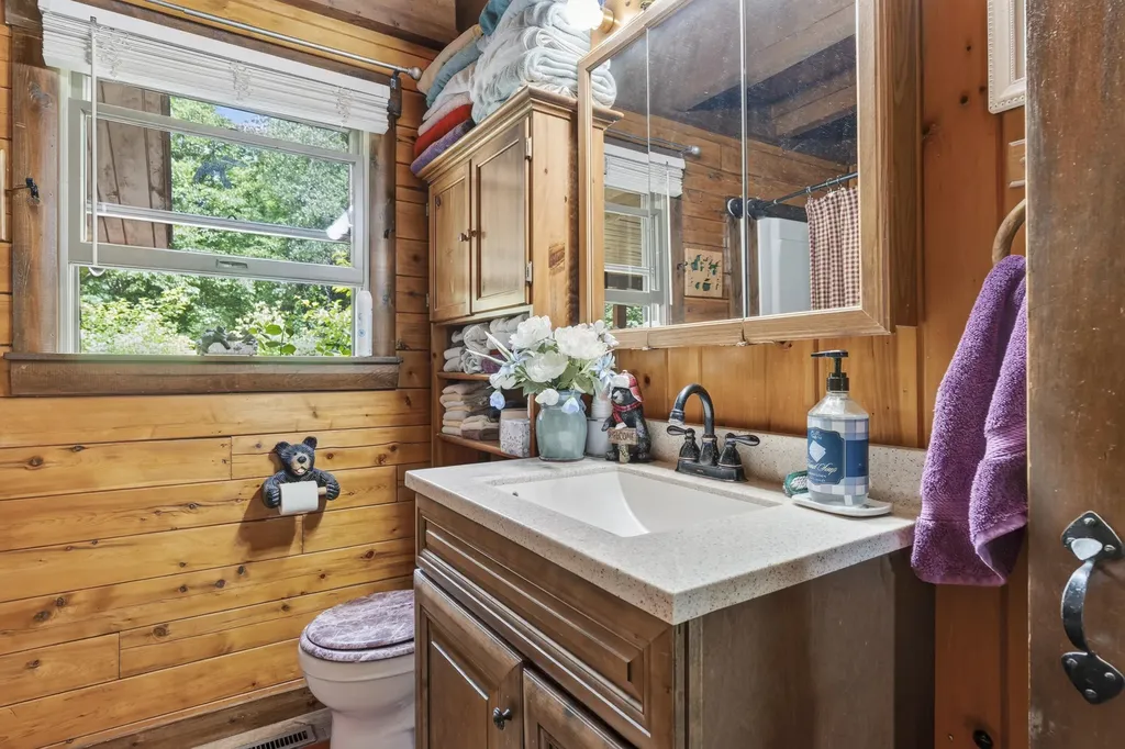 60 Brett Hill Road Paris ME 04281