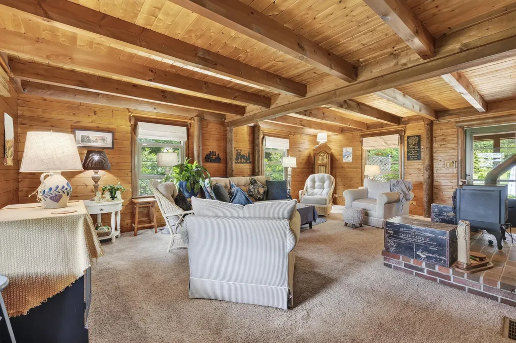 60 Brett Hill Road Paris ME 04281