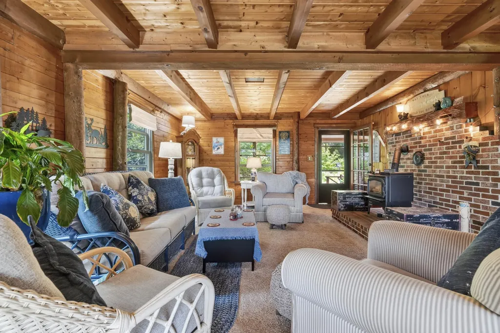 60 Brett Hill Road Paris ME 04281