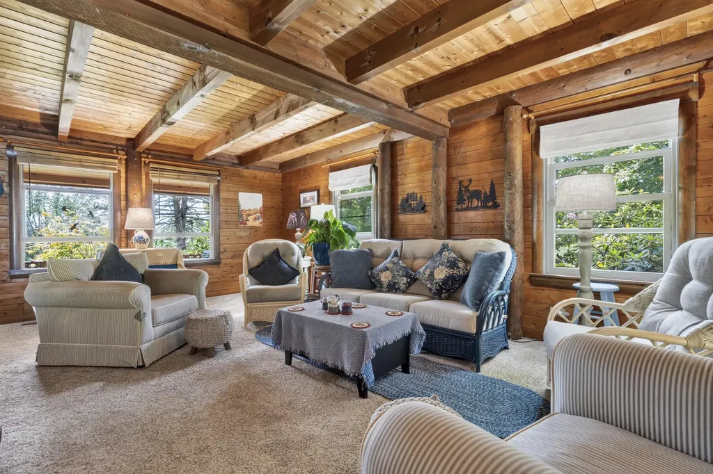 60 Brett Hill Road Paris ME 04281